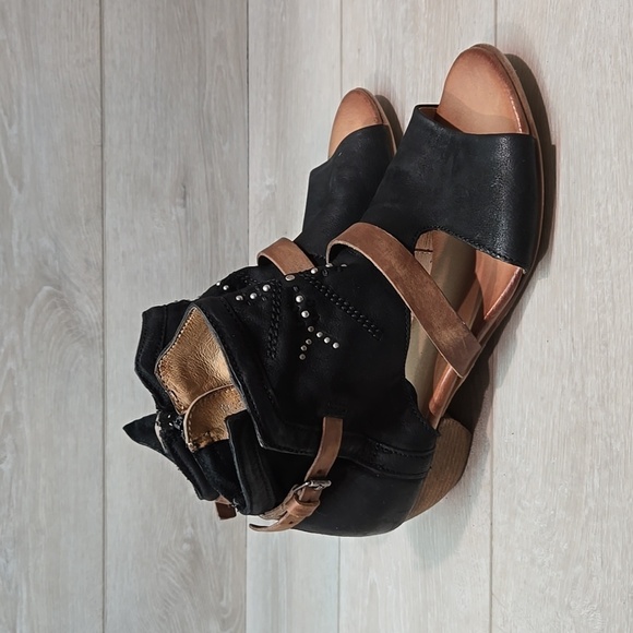 MizMooz Women Caleb Wide Ankle Heels Open Toe boots peep shoes sz 42/10.5-11 - Picture 1 of 13